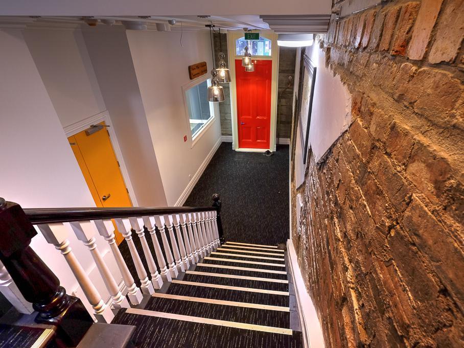 Haka House Auckland K'Road Hostel Exterior foto The staircase