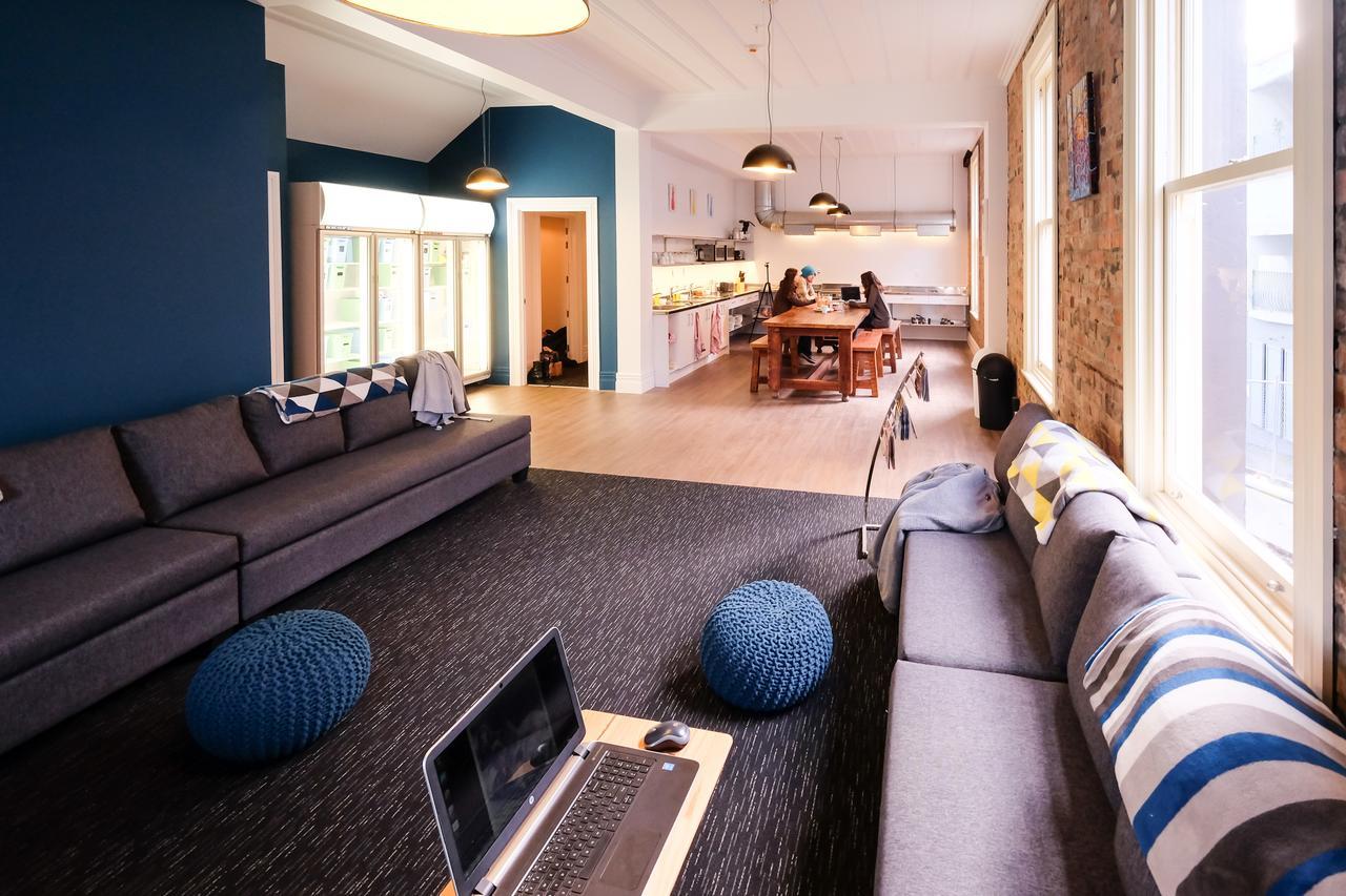 Haka House Auckland K'Road Hostel Exterior foto The common room at the University of Melbourne's Ormond College